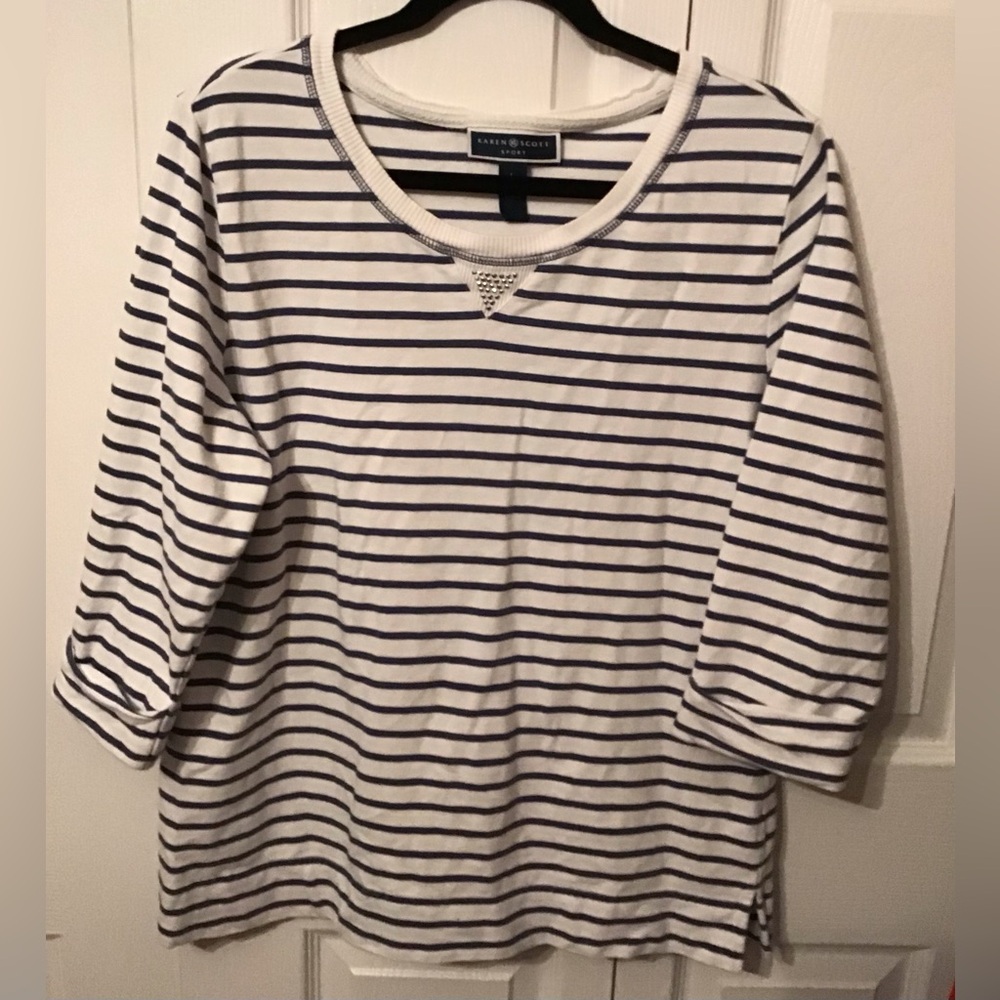 Karen Scott top. Size Large